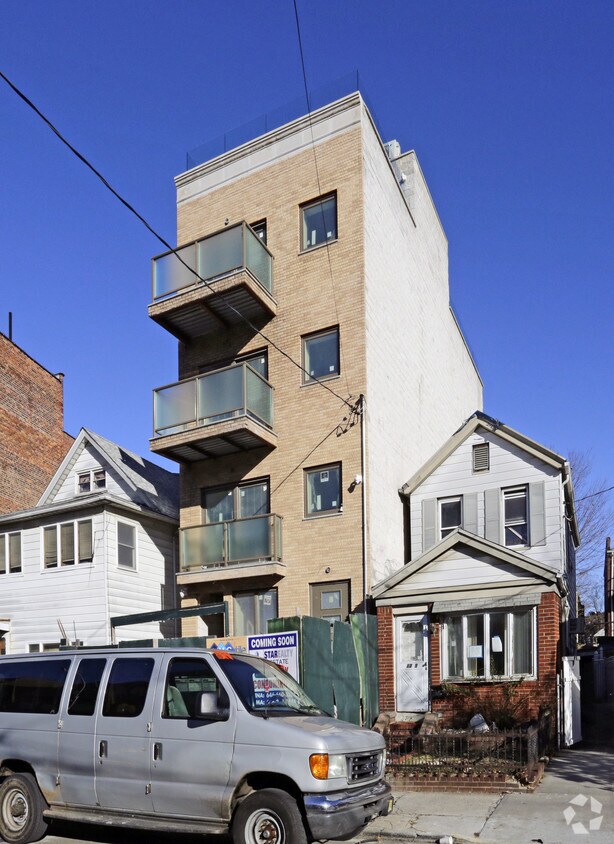 Foto principal - 1333 E 14th St