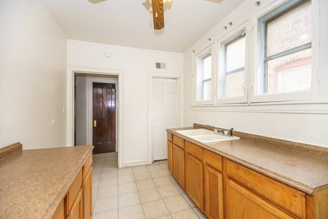 Building Photo - 8226 S Marshfield Ave