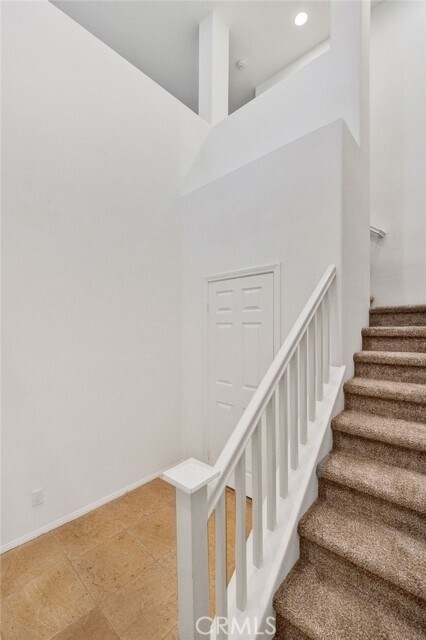 Building Photo - 80 Lamplighter