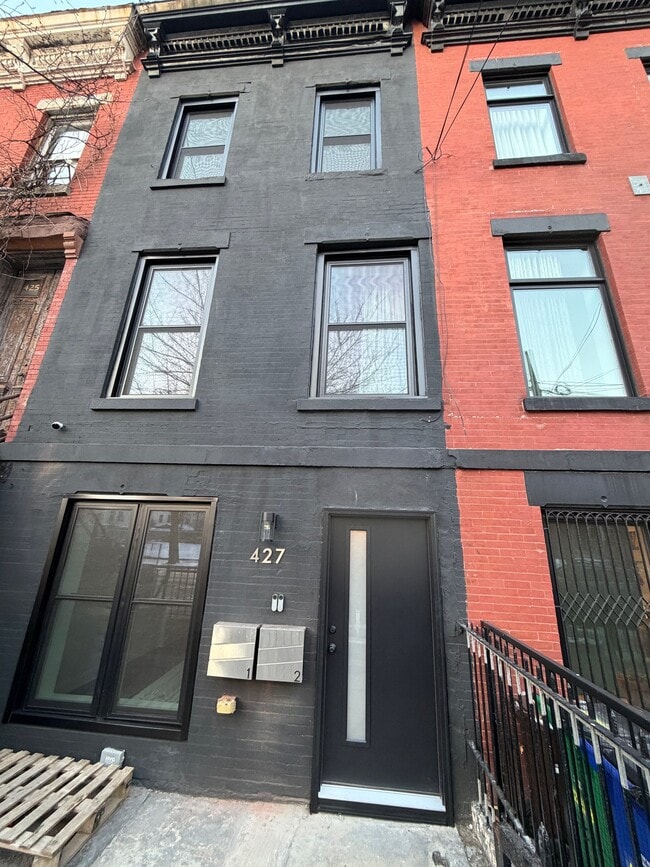 Building Photo - 427 E 143rd St
