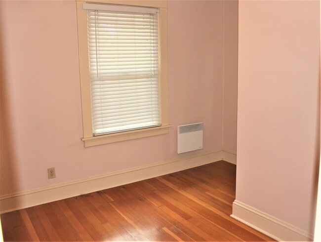 Building Photo - Vintage PDX Four-Square with Upgrades!