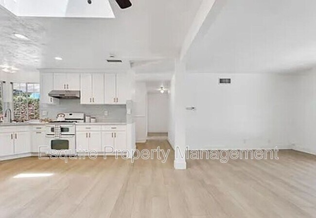 Building Photo - 906 Granby Ave
