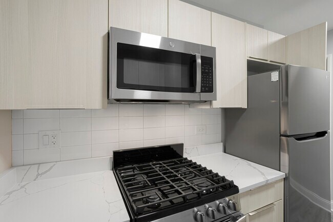 Foto del edificio - 6201 N Kenmore Ave