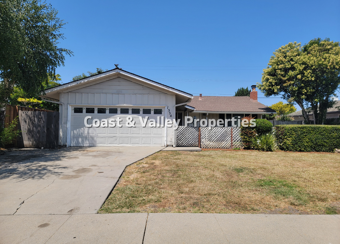 Primary Photo - FOR RENT: 3BD HOUSE IN SALINAS