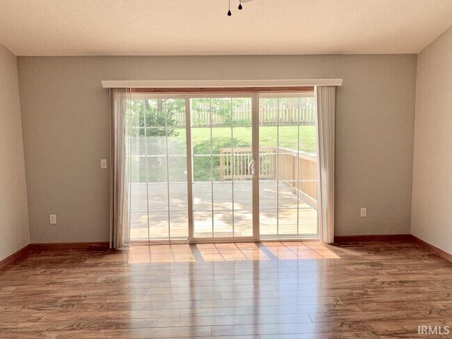 Building Photo - 1209 W Aspen Ct