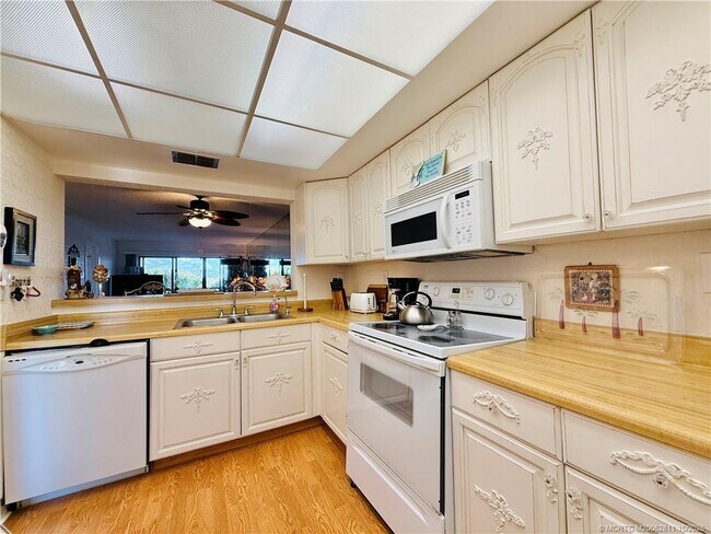 Building Photo - 9400 S Ocean Dr