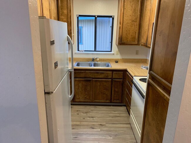 Foto del edificio - What a deal!! Newer Paint And Flooring!!! ...