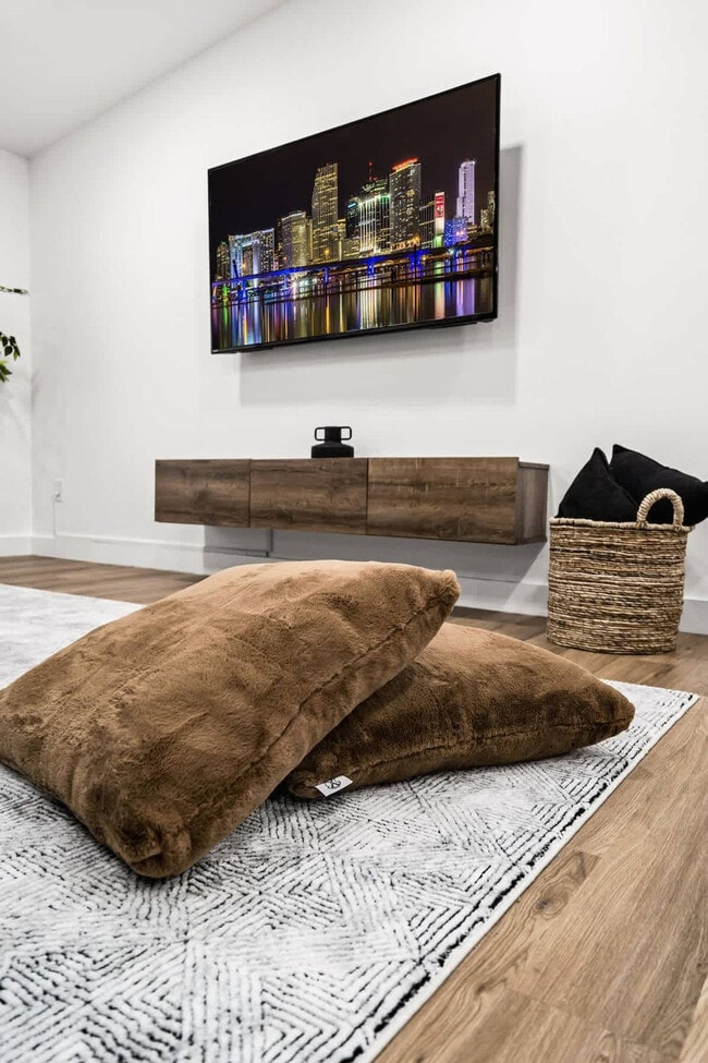 Building Photo - 17621 NE 7th Ave