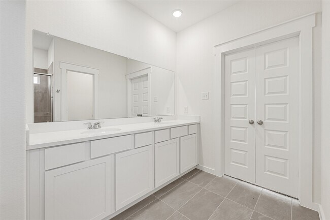 Building Photo - 4625 Peony Grn Dr