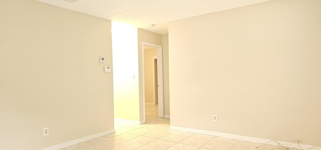 Building Photo - 151 NE 185th Terrace