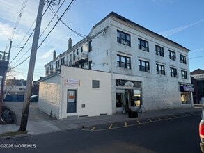 Building Photo - 56 Main St