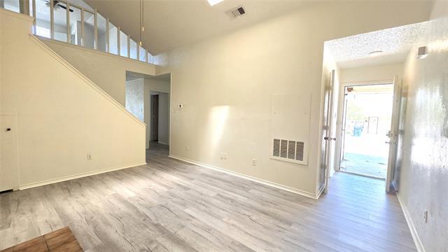 Foto del edificio - 3028 N Bell Ave