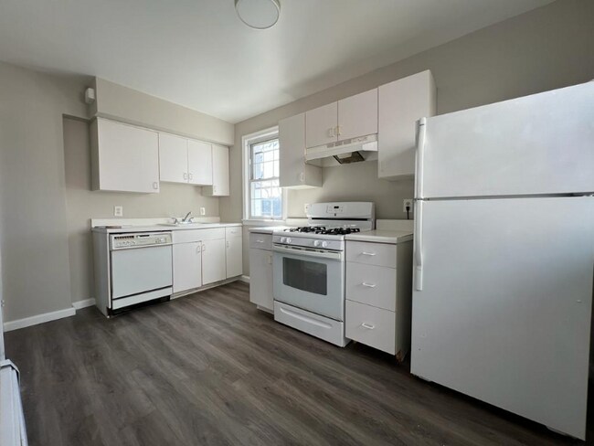Building Photo - 717 Ercama St