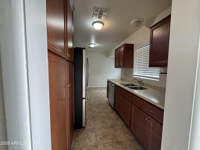 Foto del edificio - 5444 E Pinchot Ave