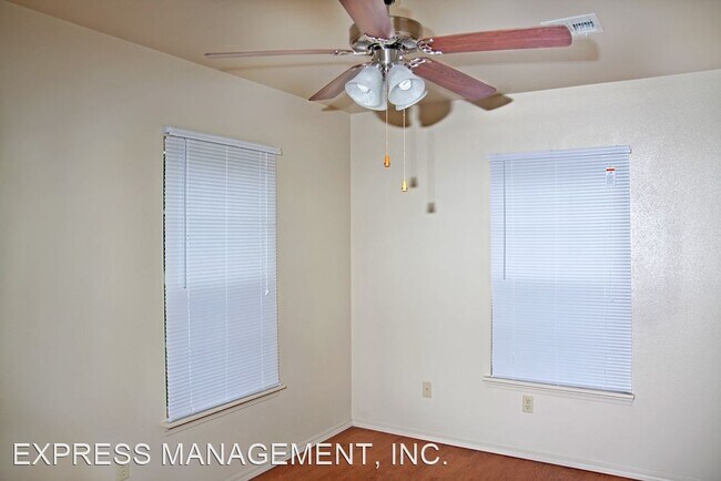 Building Photo - 3 br, 2 bath Apartment - 145 Rivercrest 12...