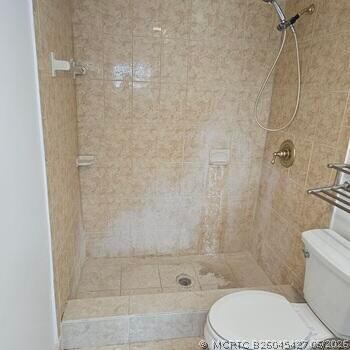 Building Photo - 4174 Inverrary Dr