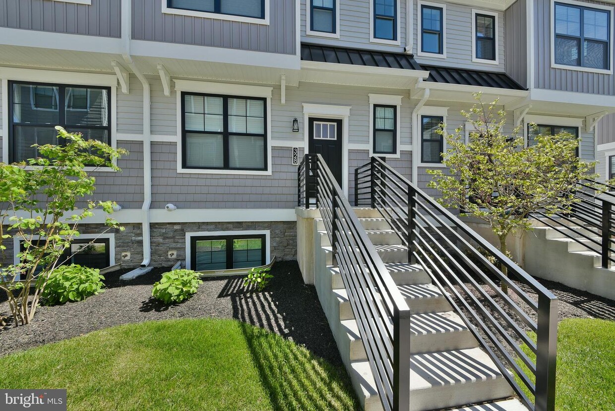Primary Photo - 328 Walnut St