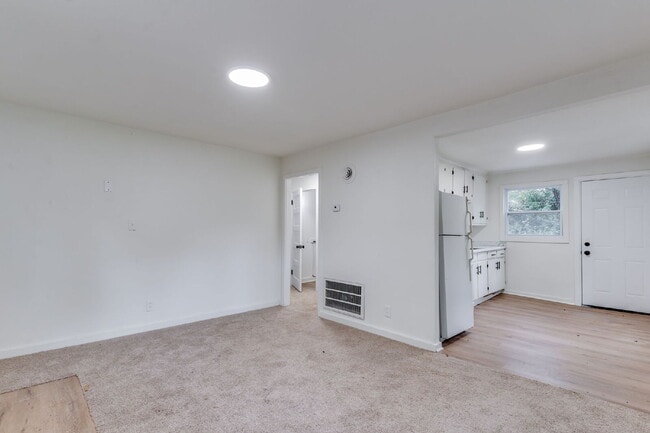 Building Photo - 4309 E Lincoln St