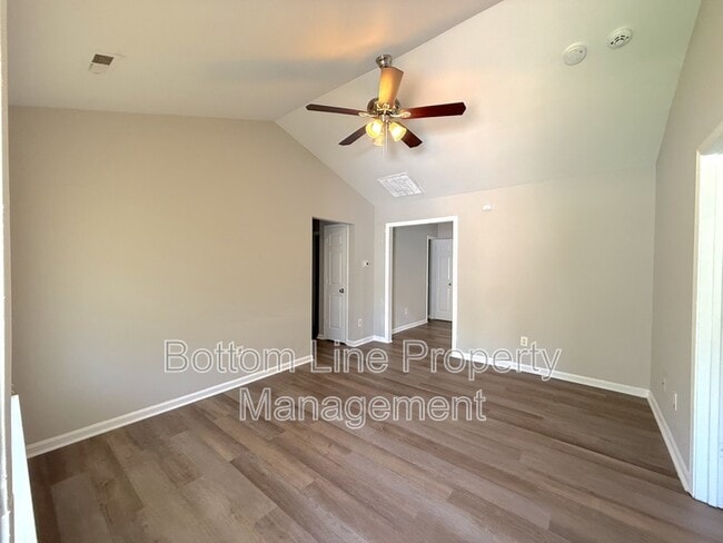 Foto del edificio - 5211 Windy Valley Dr