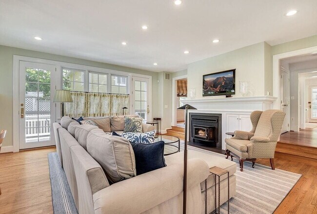 Foto del edificio - 3-Bed, 4-Bath Retreat in Chevy Chase!"