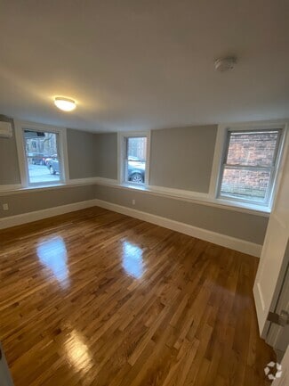 Building Photo - 190 Kelton