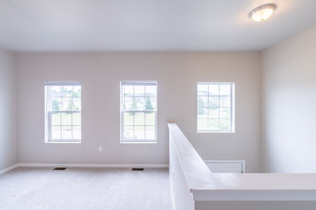 Foto del edificio - Fantastic Johnston Townhome Rental!