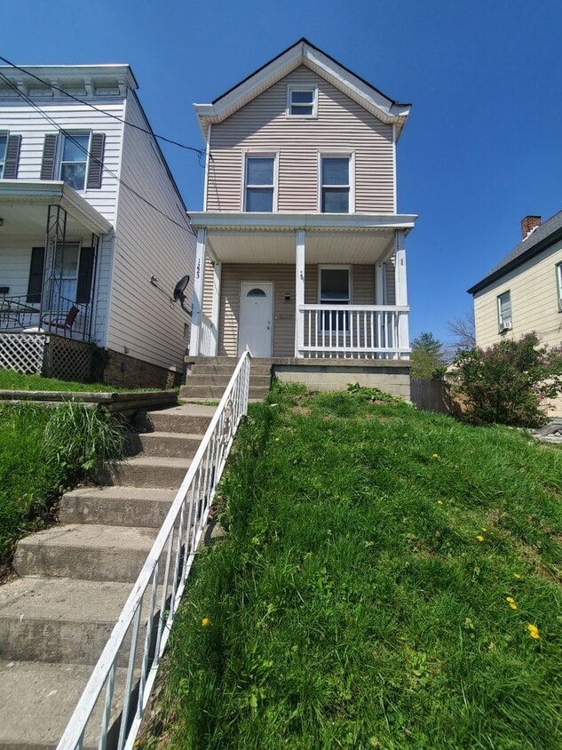Primary Photo - Spacious 3 Bedroom 1.5 Bath House in Price...