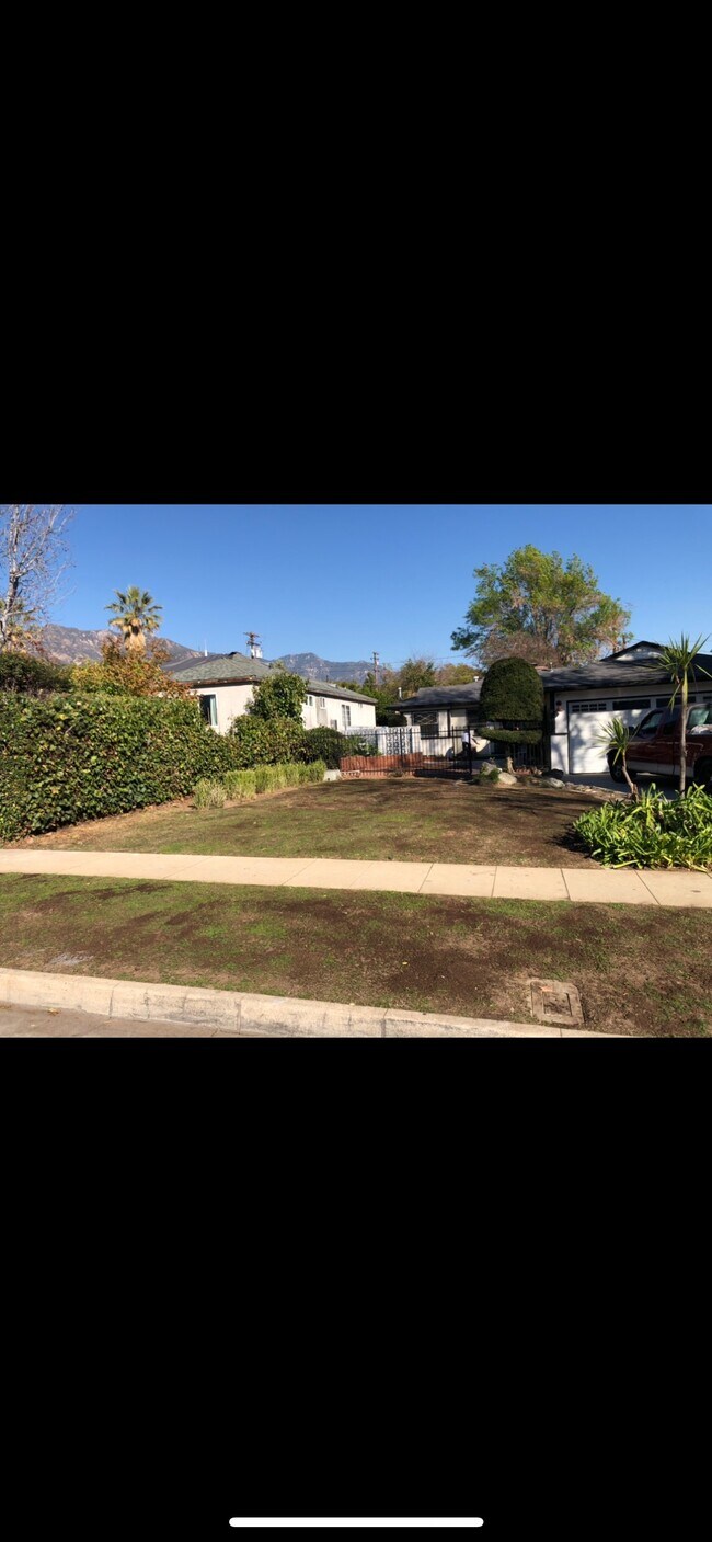 The grass is always greener in Altadena - 2250 El Sereno Ave