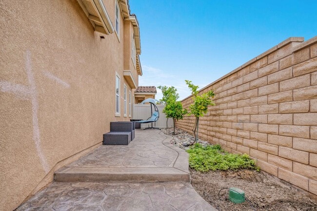 Building Photo - 1224 Los Olivos Street
