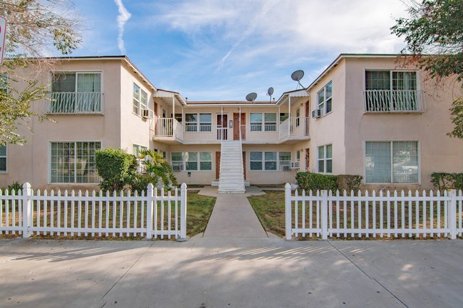 Building Photo - 14022 Burbank Blvd
