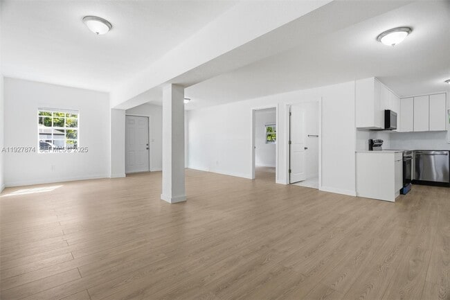 Foto del edificio - 465 NE 165th St