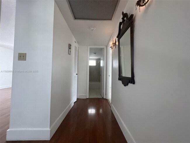 Foto del edificio - 3750 NE 170th St