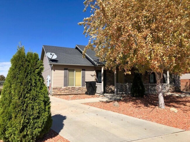 Foto del edificio - 2 Bedroom 1 bath Twin Home in a Great Area