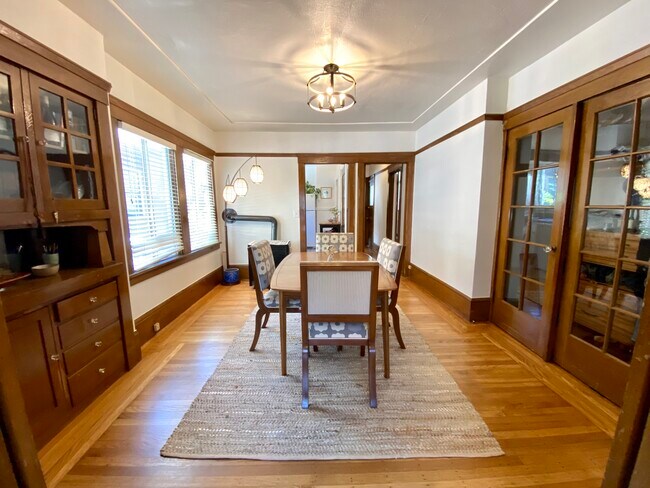Foto del edificio - 6021 Harwood Ave