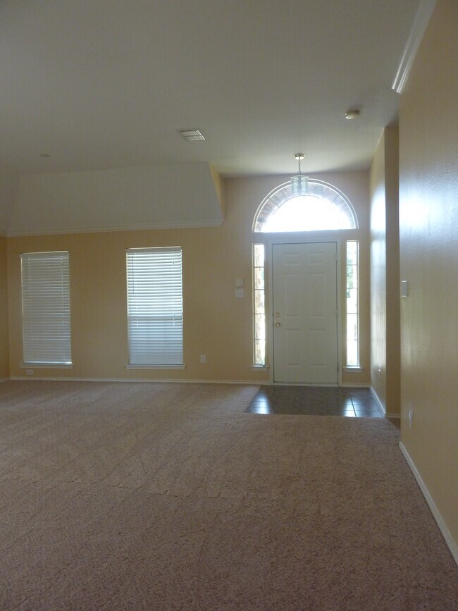 Building Photo - 4013 Aldenham Dr