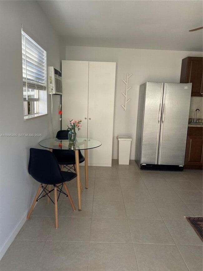Foto del edificio - 2481 SW 11th St
