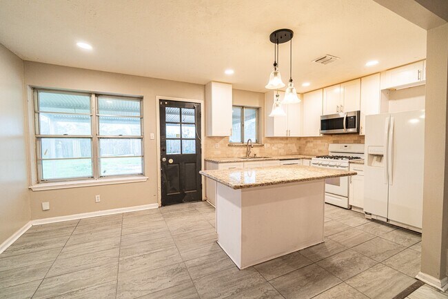 Building Photo - 7406 Baneway Dr