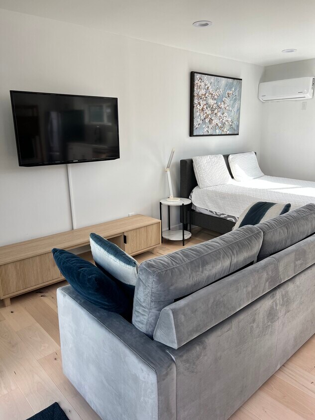 Foto principal - 2481 Walgrove Ave