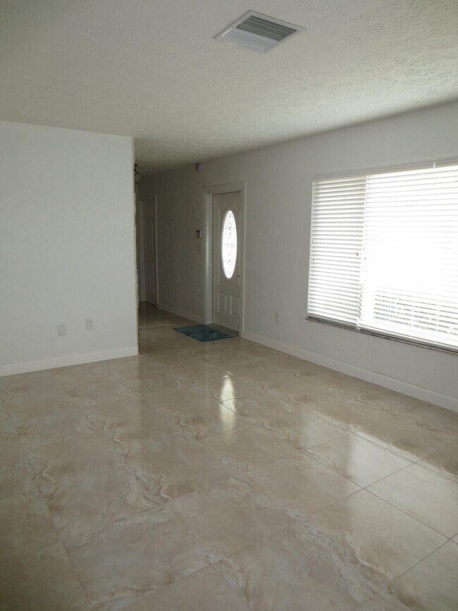 Building Photo - 1283 Anhinga Dr