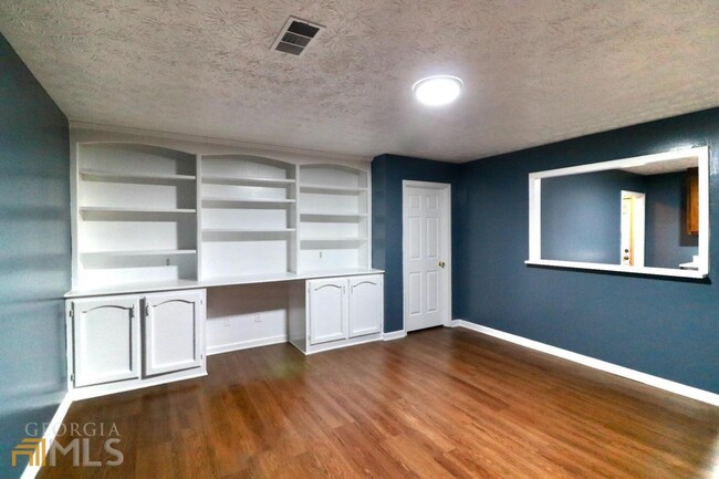 Foto del edificio - 214 Tanglewood Ln