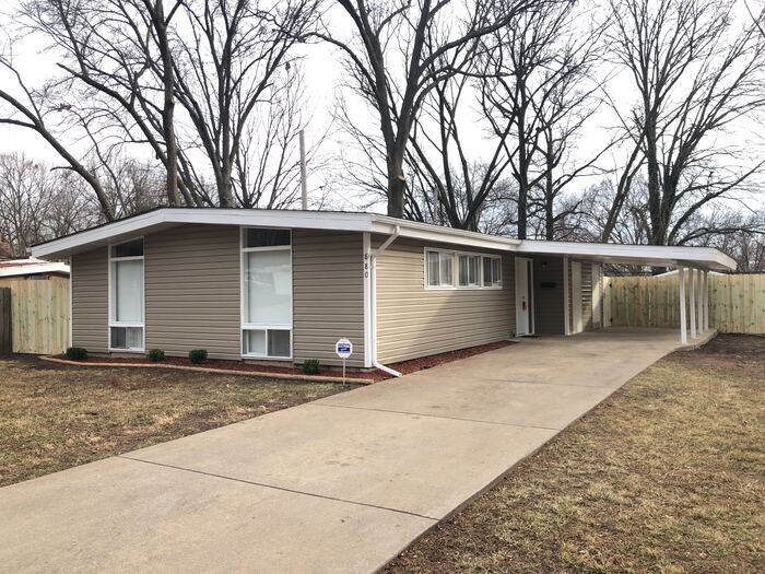 Primary Photo - 880 Saint Anthony Lane, Florissant, MO