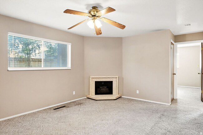 Building Photo - 240 E 400 N