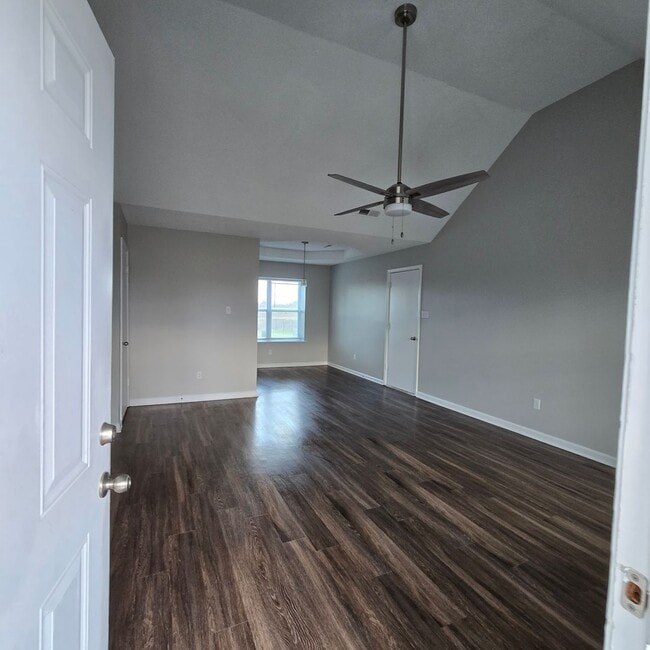 Foto del edificio - Welcome to 224 Junior Drive!