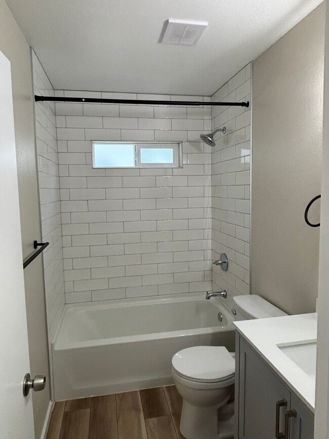 Foto del edificio - 80 Kaer Ave