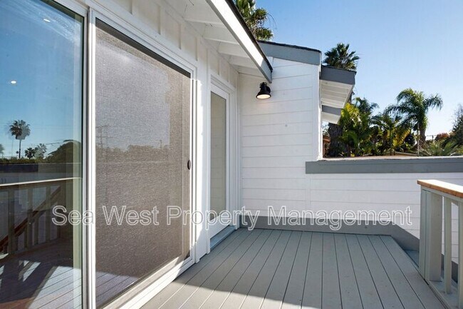 Building Photo - 733 Del Riego Ave.