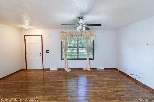 Building Photo - 4345 Livernois Rd