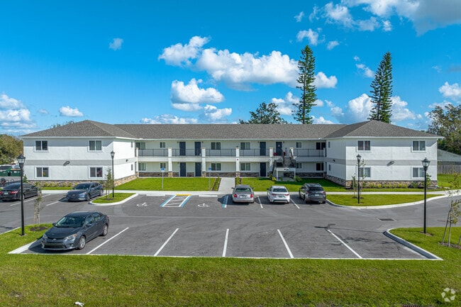 Building - Winter Lake Apartments