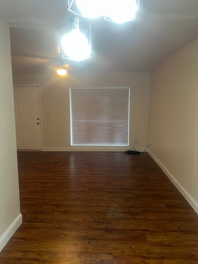 Building Photo - 3107 Scenic Dr