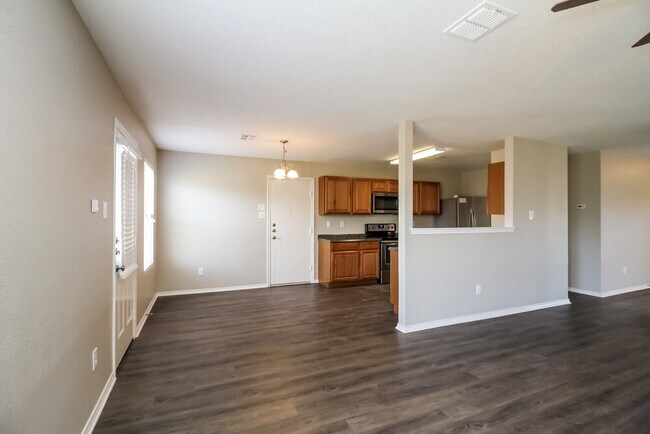 Building Photo - 717 Lovern St