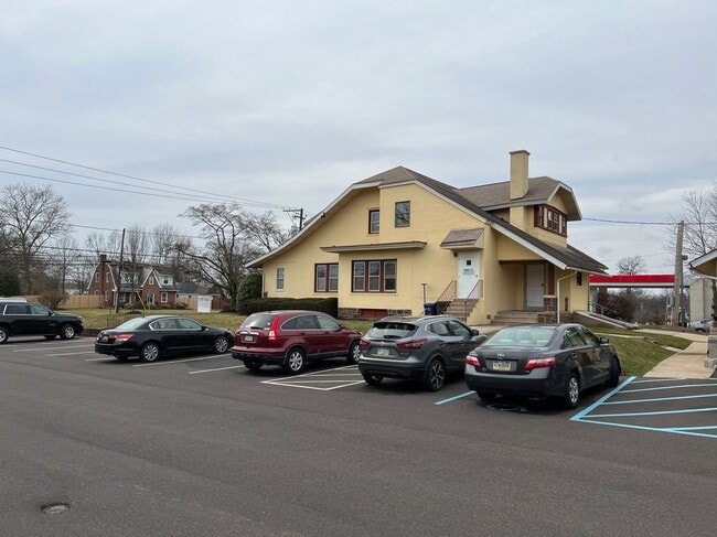 Building Photo - 1411 Welsh Rd